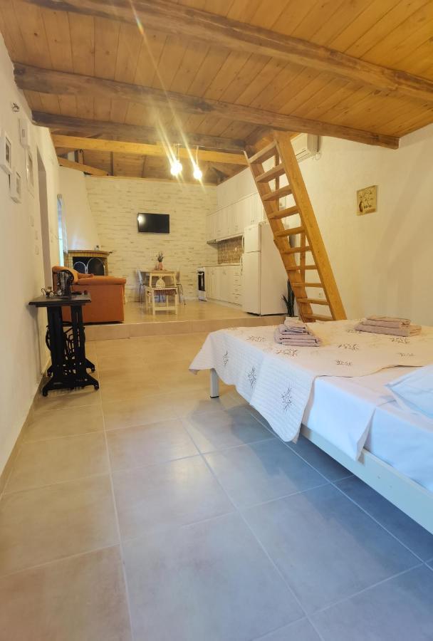 Holiday home Elaion Thea-nies